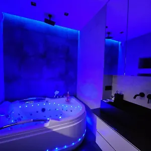 House - In With Private Jacuzzi, Full Access To Sauna, Gym And Billards - Studia Z Prywatnym Jacuzzi Oraz Dostepem Do Sauny, Silowni I Bilarda Варшава